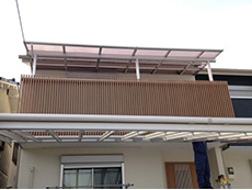 長岡京市のエクステリア工事。ガレージにカーポートを設置しました。屋根部分にアクリルパネルを入れれば完成です。