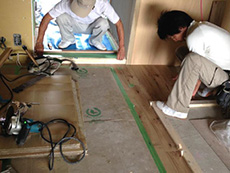 大山崎町のマンションリフォーム。リビングダイニングキッチンの床も張り替えます。