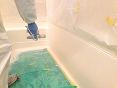 西京区のお風呂浴室リフォーム。ホワイトで塗装中です。