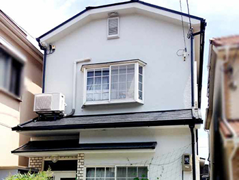 大山崎町の外壁屋根塗装リフォーム。リフォーム後の外観です。白く美しい仕上がりです。