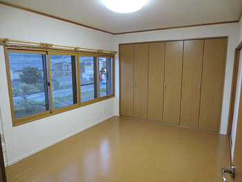 長岡京市の子ども部屋リフォーム。6畳の和室が洋室になりました。床のフローリングはパナソニックのＶフロアー。色はエクセルナチュラルです。