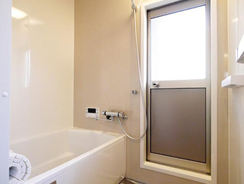 大山崎町の中古マンションリフォーム。リフォーム後の浴室。タカラスタンダードの伸びの美浴室に交換しました。