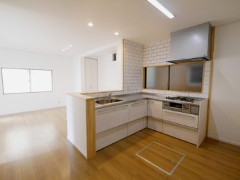 大山崎町で実家のリノベーション。リフォーム後のキッチンは、Ｌ字型です。